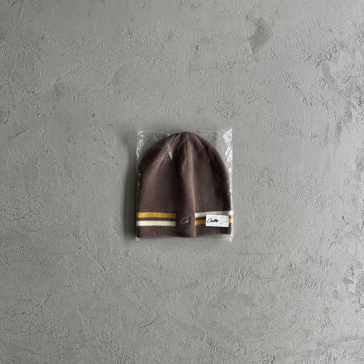 Corteiz Strickmütze mit Streifen – Braun