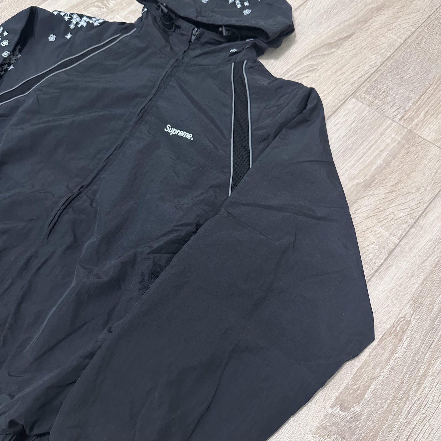 Supreme AOI Glow Trainingsjacke