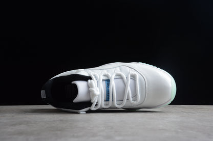 Air Jordan 11 Low "Legend Blue" 