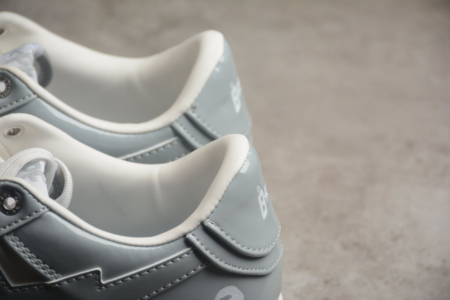 Bape Sta Lackleder Grau und Weiß