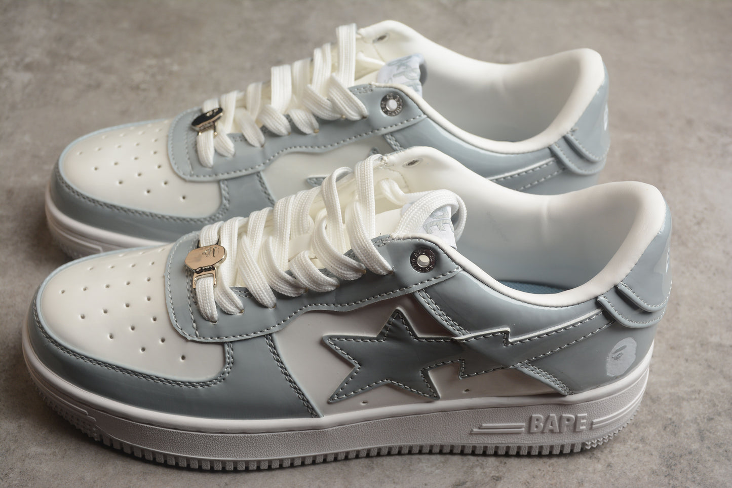 Bape Sta Lackleder Grau und Weiß
