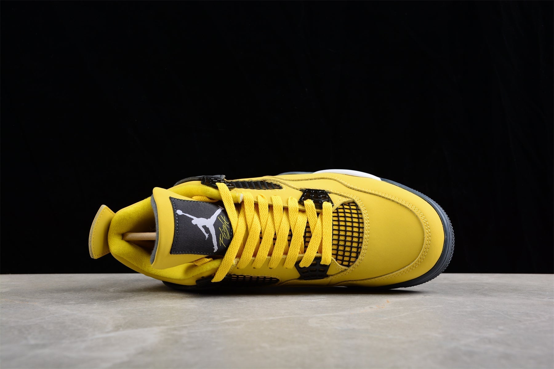 AJ 4 Lightning