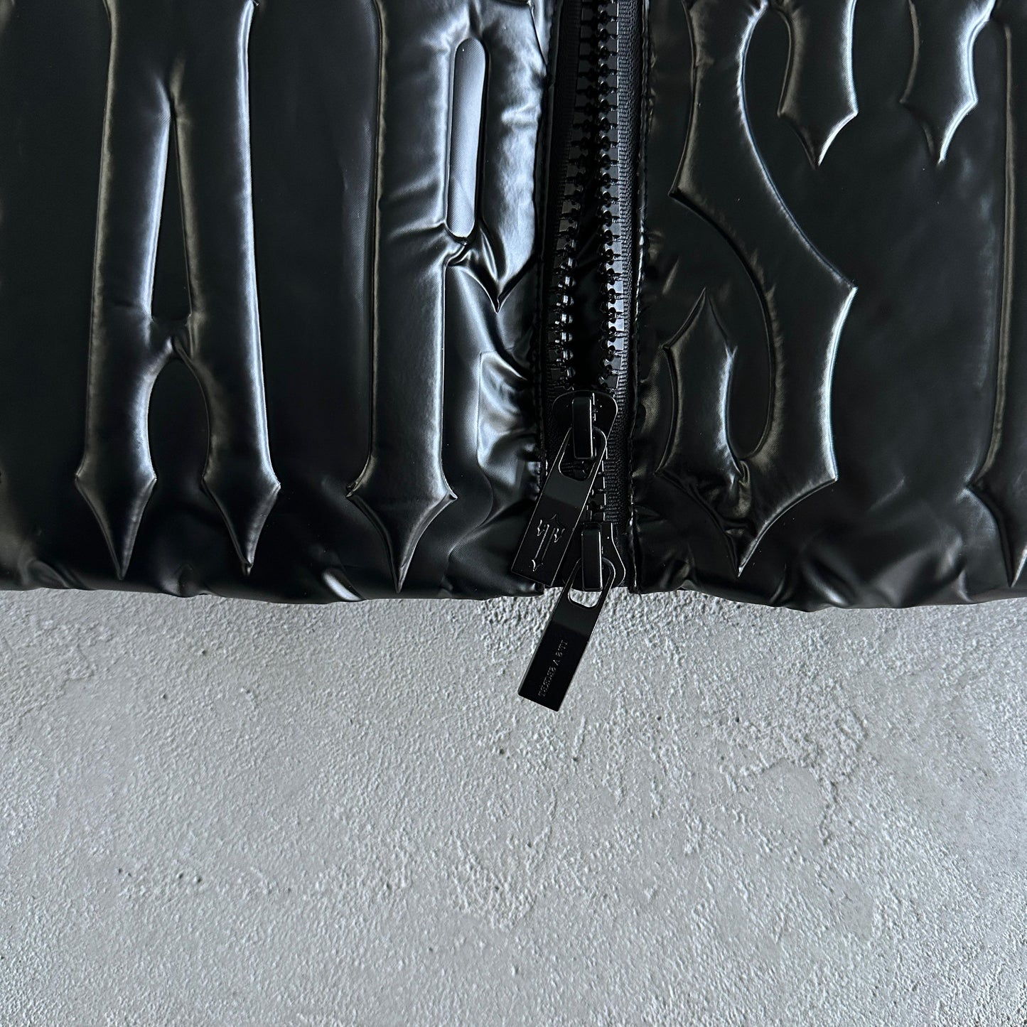 Trapstar Irongate Steppjacke mit Prägung, Schwarz