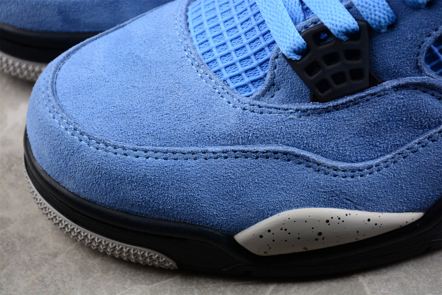 AIR JORDAN 4 RETRO "UNIVERSITY BLUE" AZUL 