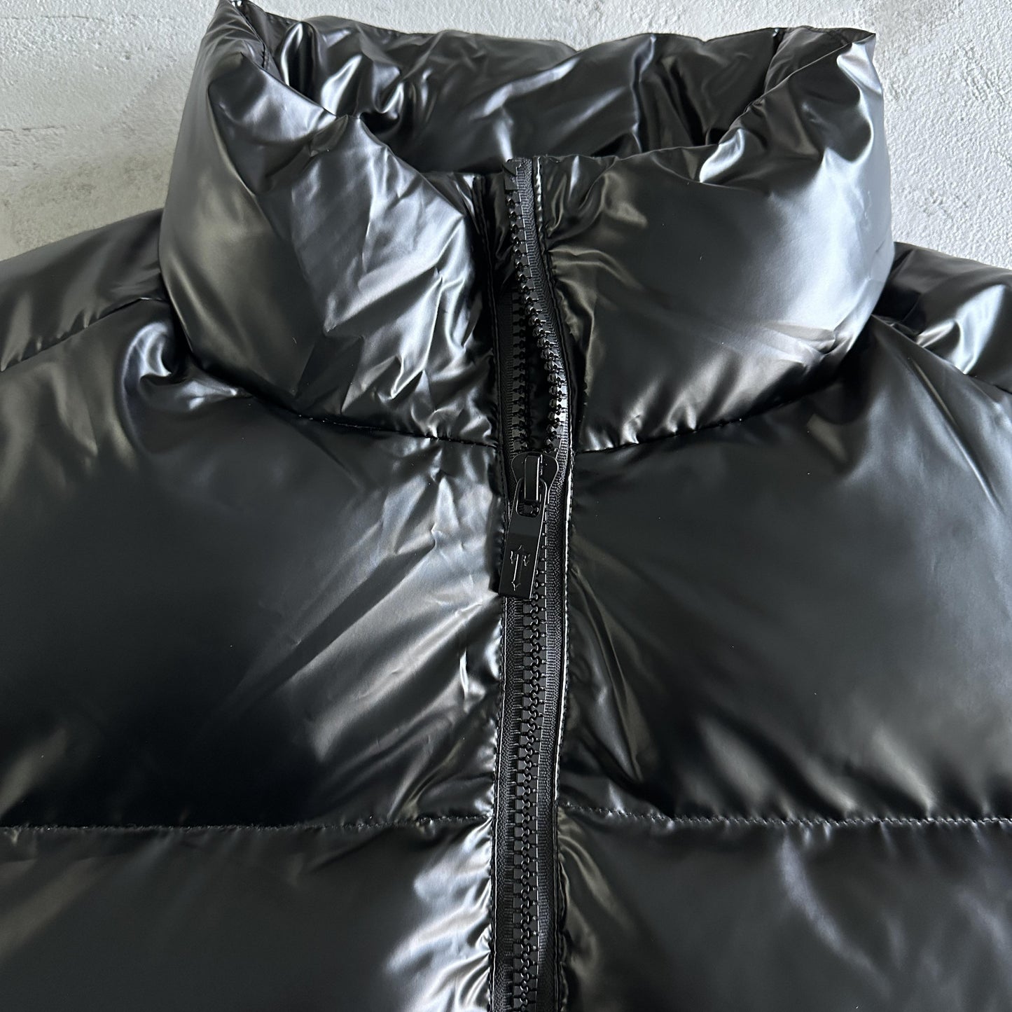 Trapstar Irongate Steppjacke mit Prägung, Schwarz