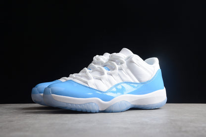 Air Jordan 11 Low "Weiß & Universitätsblau" 