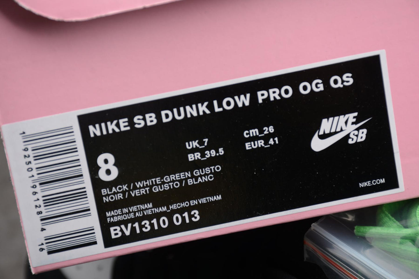 Nike SB Dunk Low Staple Panda Pigeon