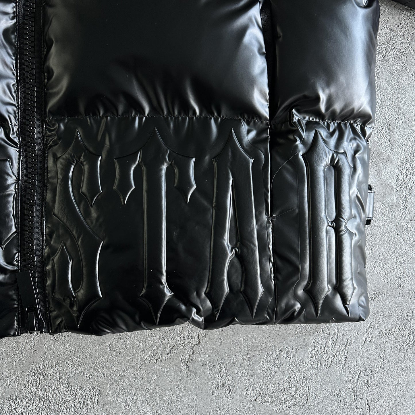 Trapstar Irongate Steppjacke mit Prägung, Schwarz