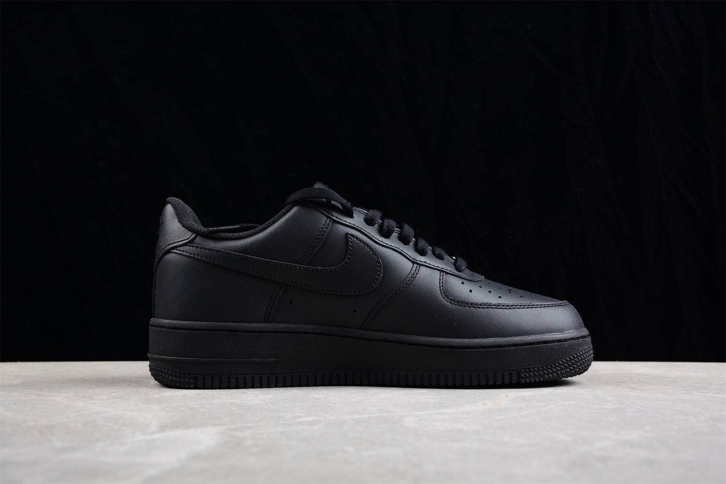 Air Force One, komplett schwarz 