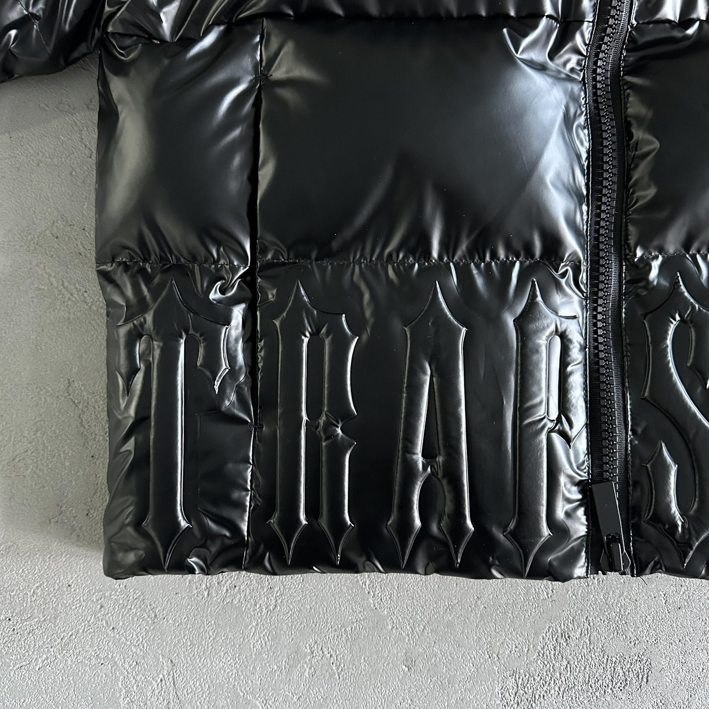 Trapstar Irongate Steppjacke mit Prägung, Schwarz