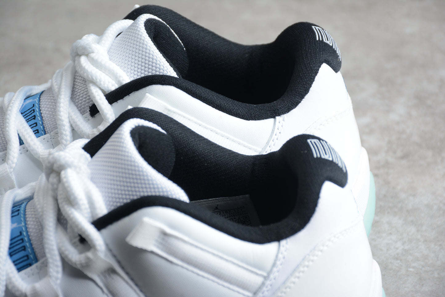 Air Jordan 11 Low "Legend Blue" 