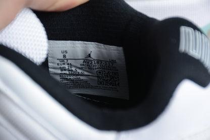 Air Jordan 11 Low "Legend Blue" 