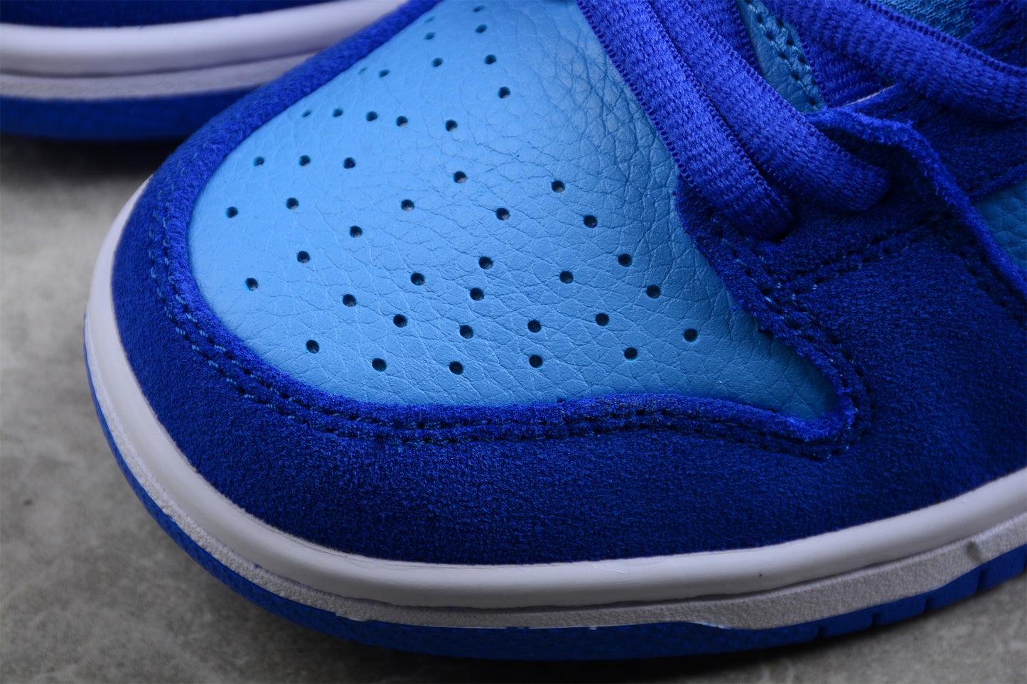 Nike SB Dunk Low Blue Raspberry 