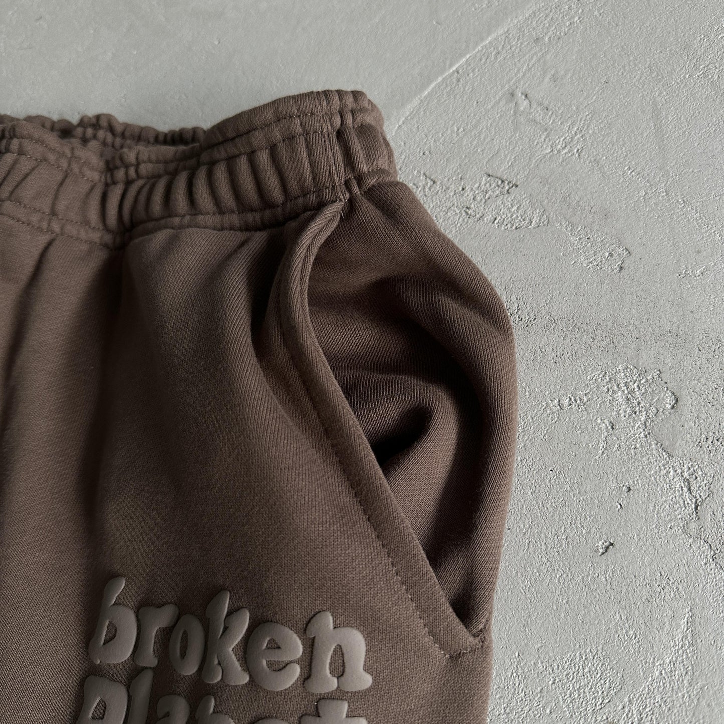 Granit-Basisanzug vom zerbrochenen Planeten