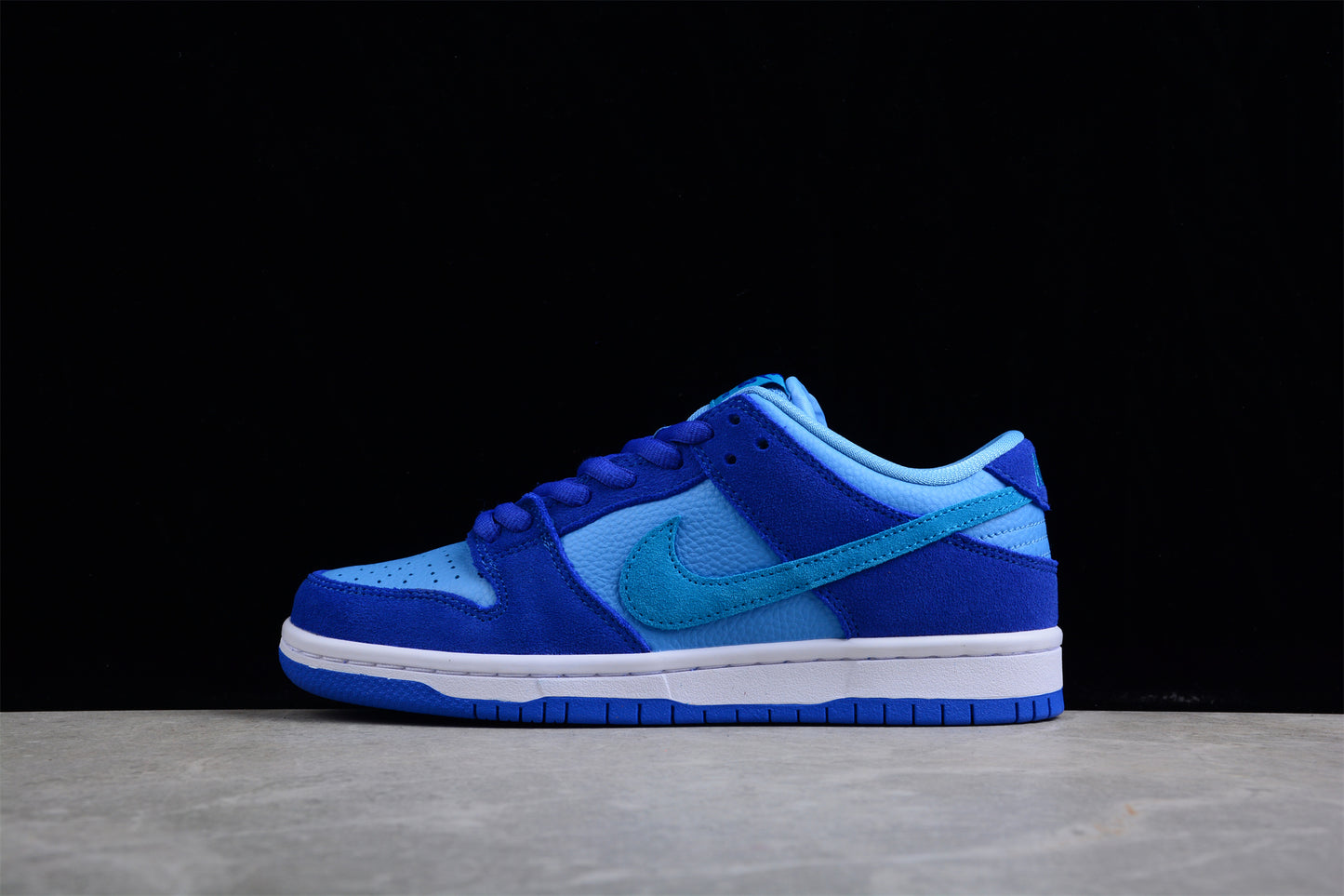Nike SB Dunk Low Blue Raspberry 