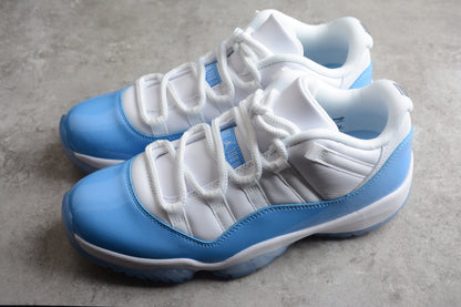 Air Jordan 11 Low "Weiß & Universitätsblau" 
