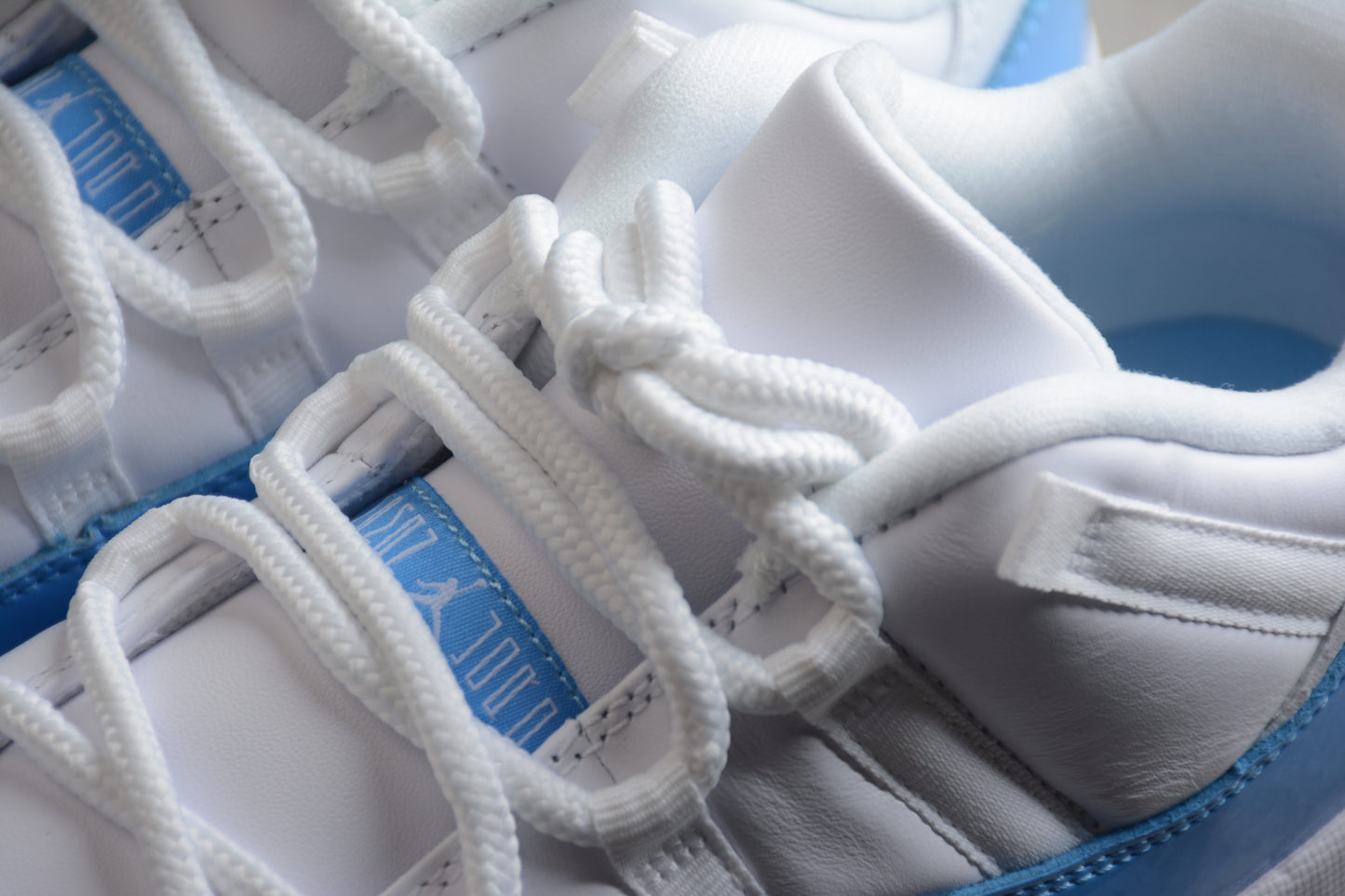Air Jordan 11 Low "Weiß & Universitätsblau" 