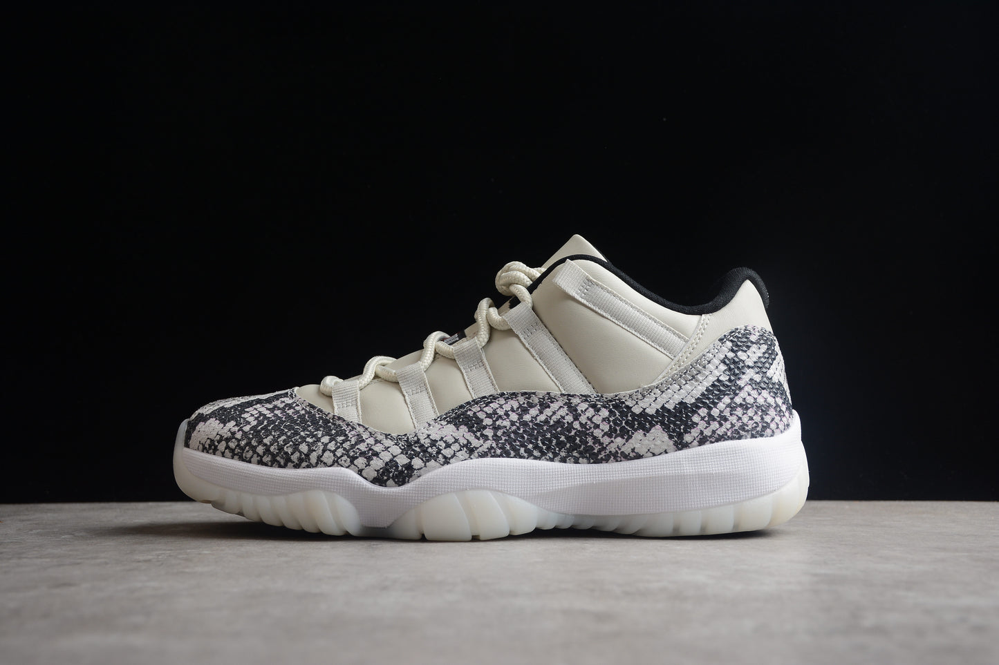 Air Jordan 11 Low "Snake"