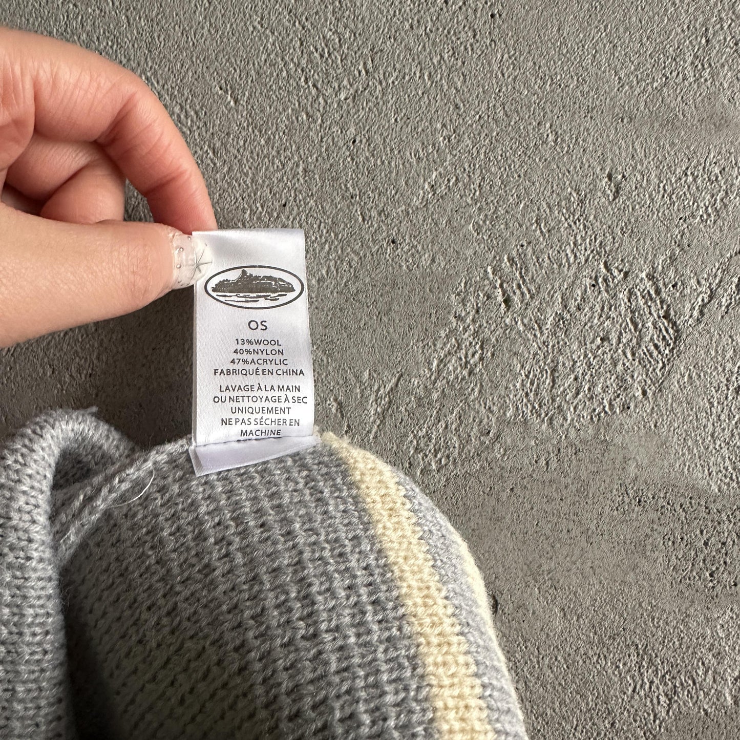 Corteiz Strickmütze mit Streifen – Grau