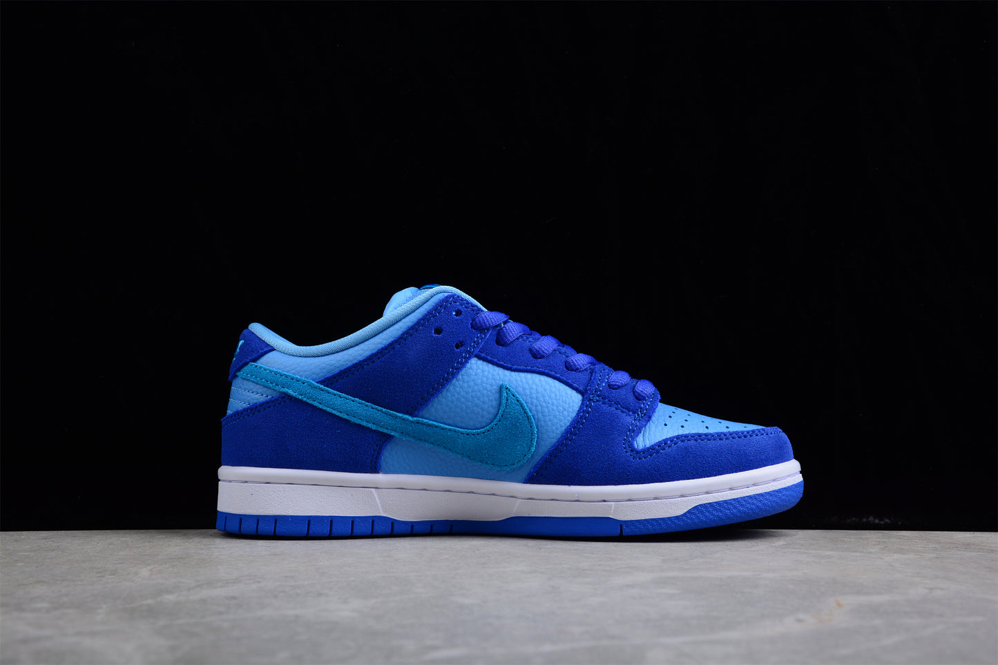Nike SB Dunk Low Blue Raspberry 