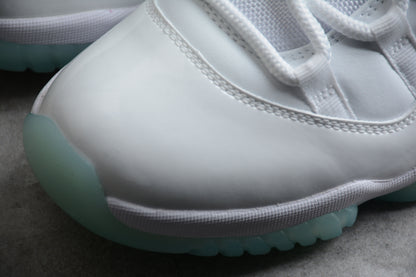 Air Jordan 11 Low "Legend Blue" 