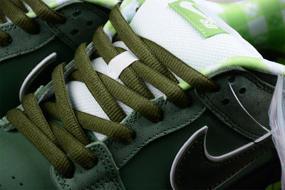 Nike SB Dunk Low Green Lobster 