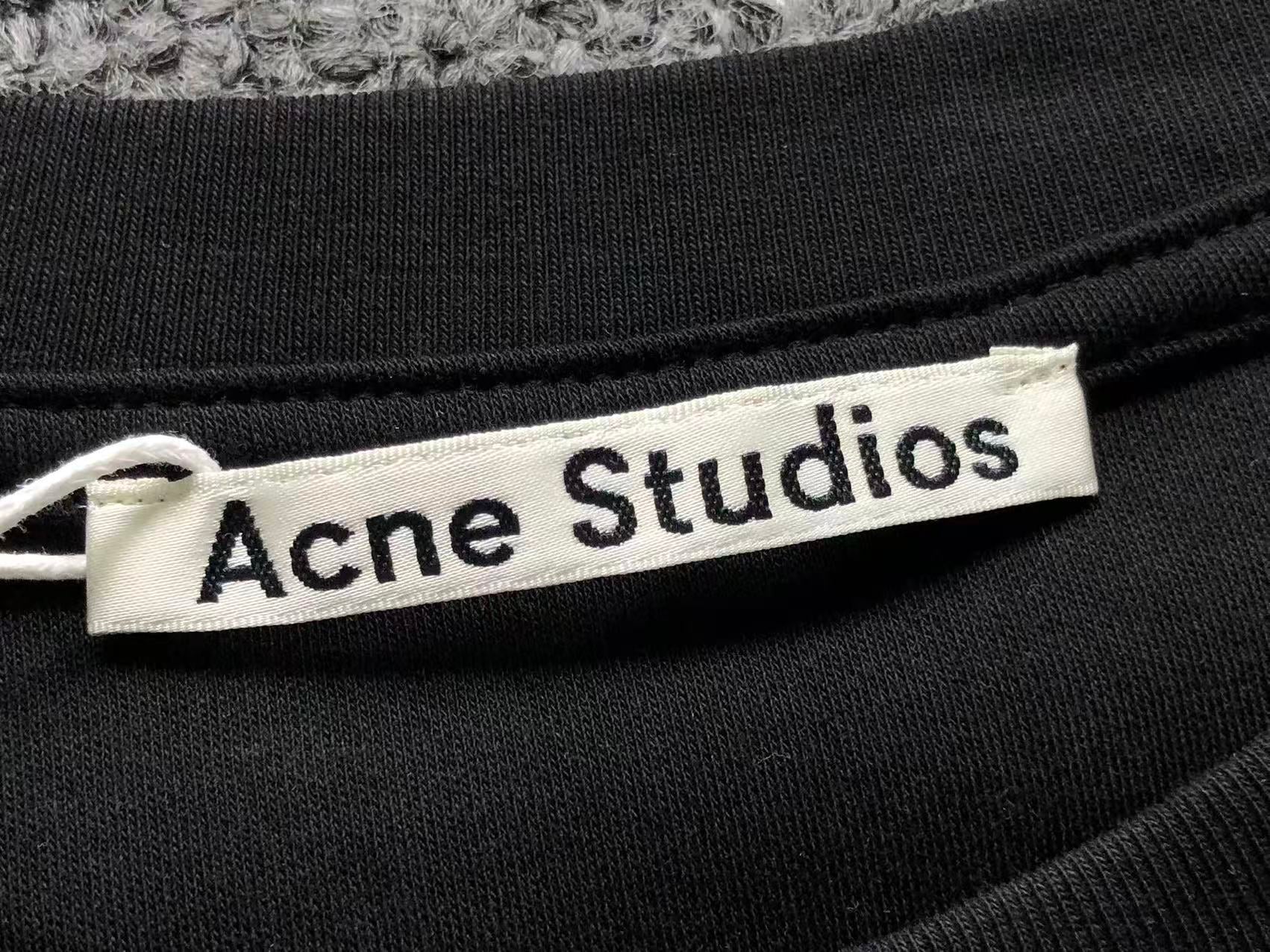 AcneStdios Longsleeve Female