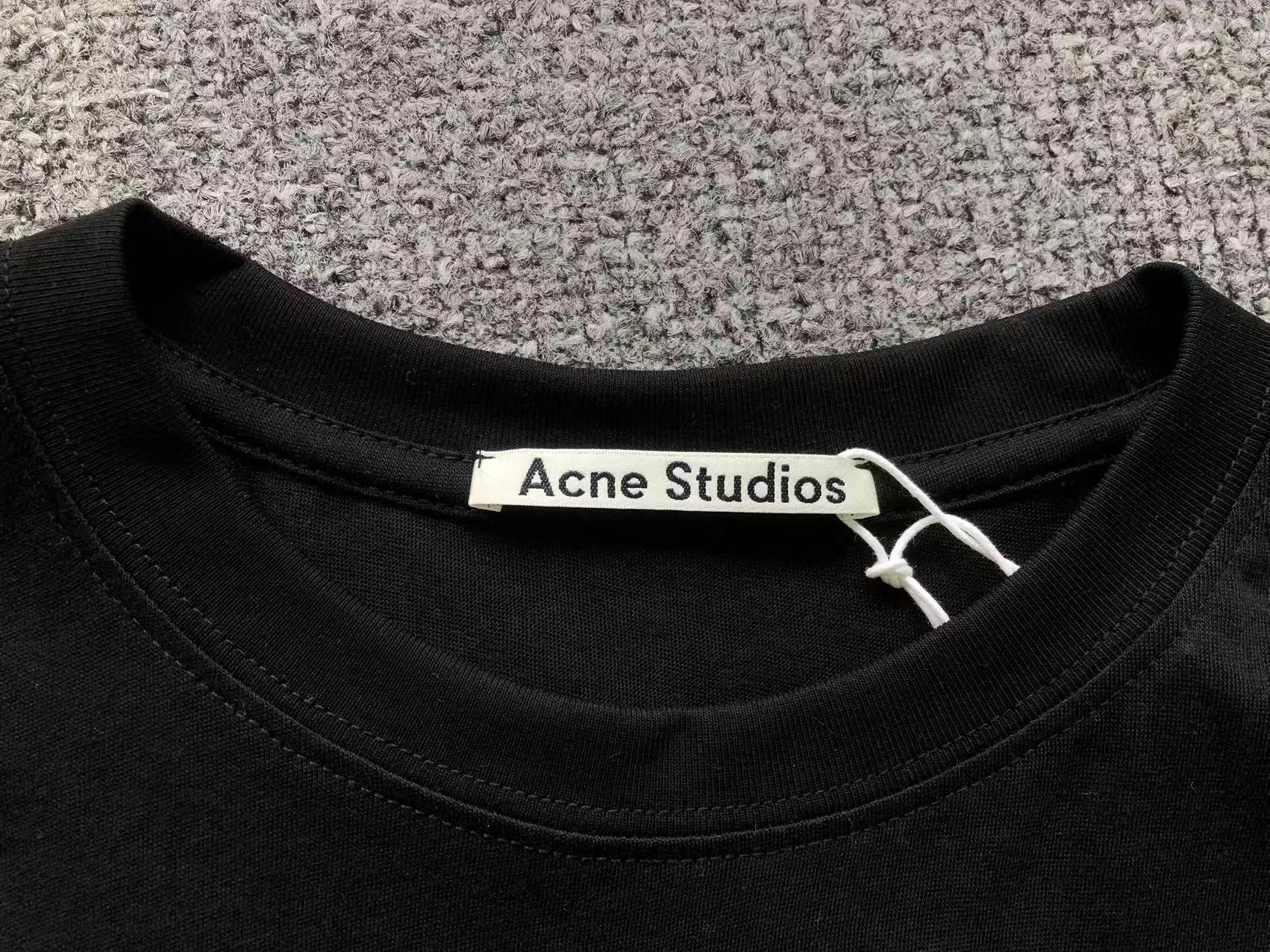 AcneStdios Tshirt Female